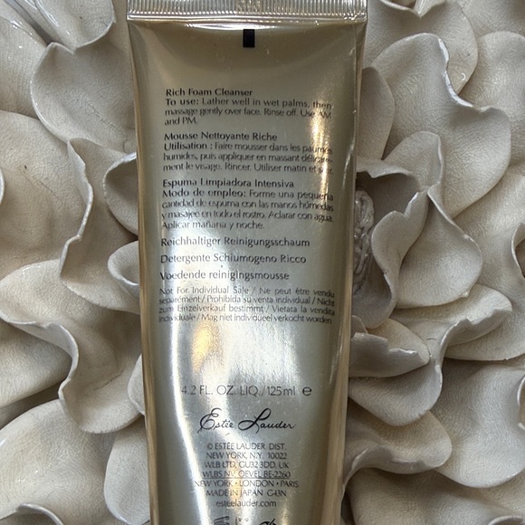 NWOB Estee Lauder Re-Nutriv Rich Foam Cleanser - Picture 3 of 3